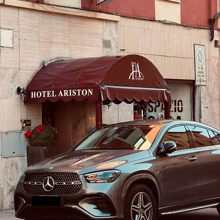 Hotel Ariston Πιομπίνο Εξωτερικό φωτογραφία