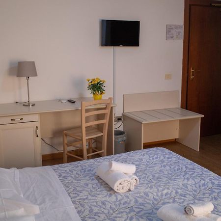 Hotel Ariston Πιομπίνο Εξωτερικό φωτογραφία