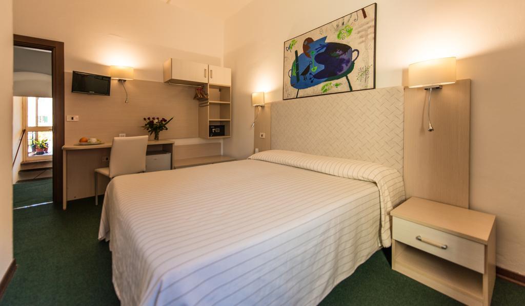 Hotel Ariston Πιομπίνο Δωμάτιο φωτογραφία