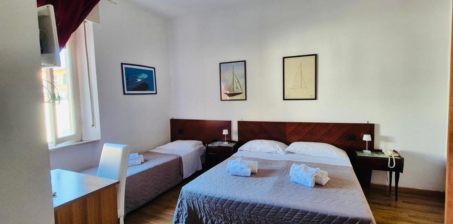 Hotel Ariston Πιομπίνο Εξωτερικό φωτογραφία