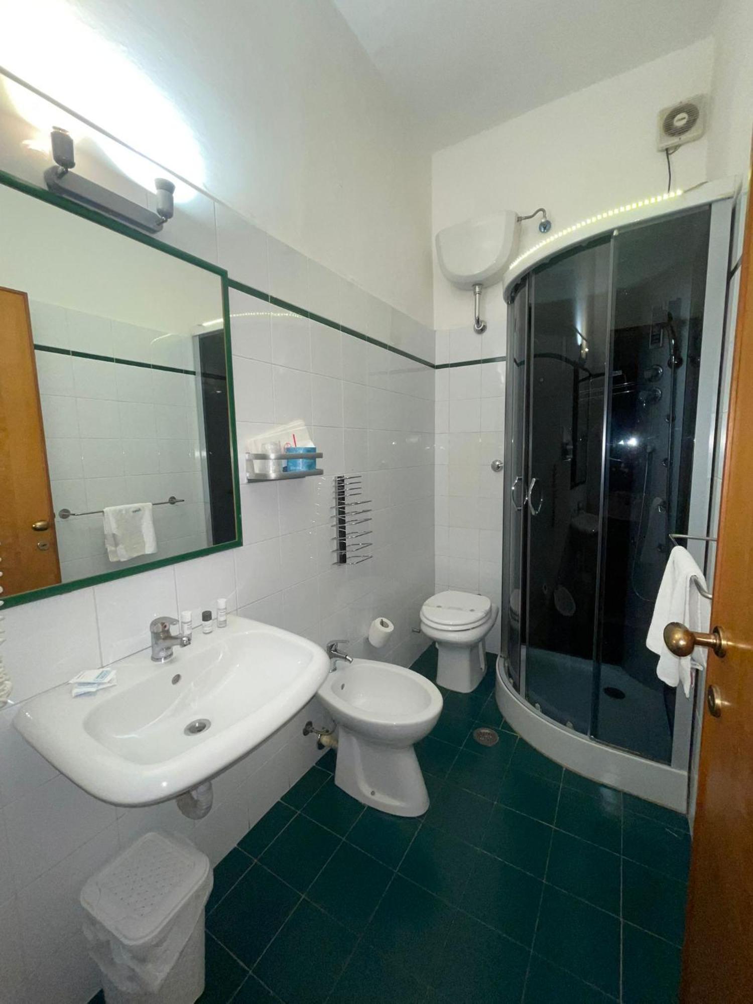 Hotel Ariston Πιομπίνο Εξωτερικό φωτογραφία