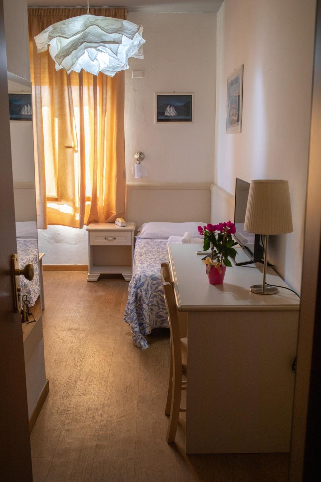 Hotel Ariston Πιομπίνο Εξωτερικό φωτογραφία