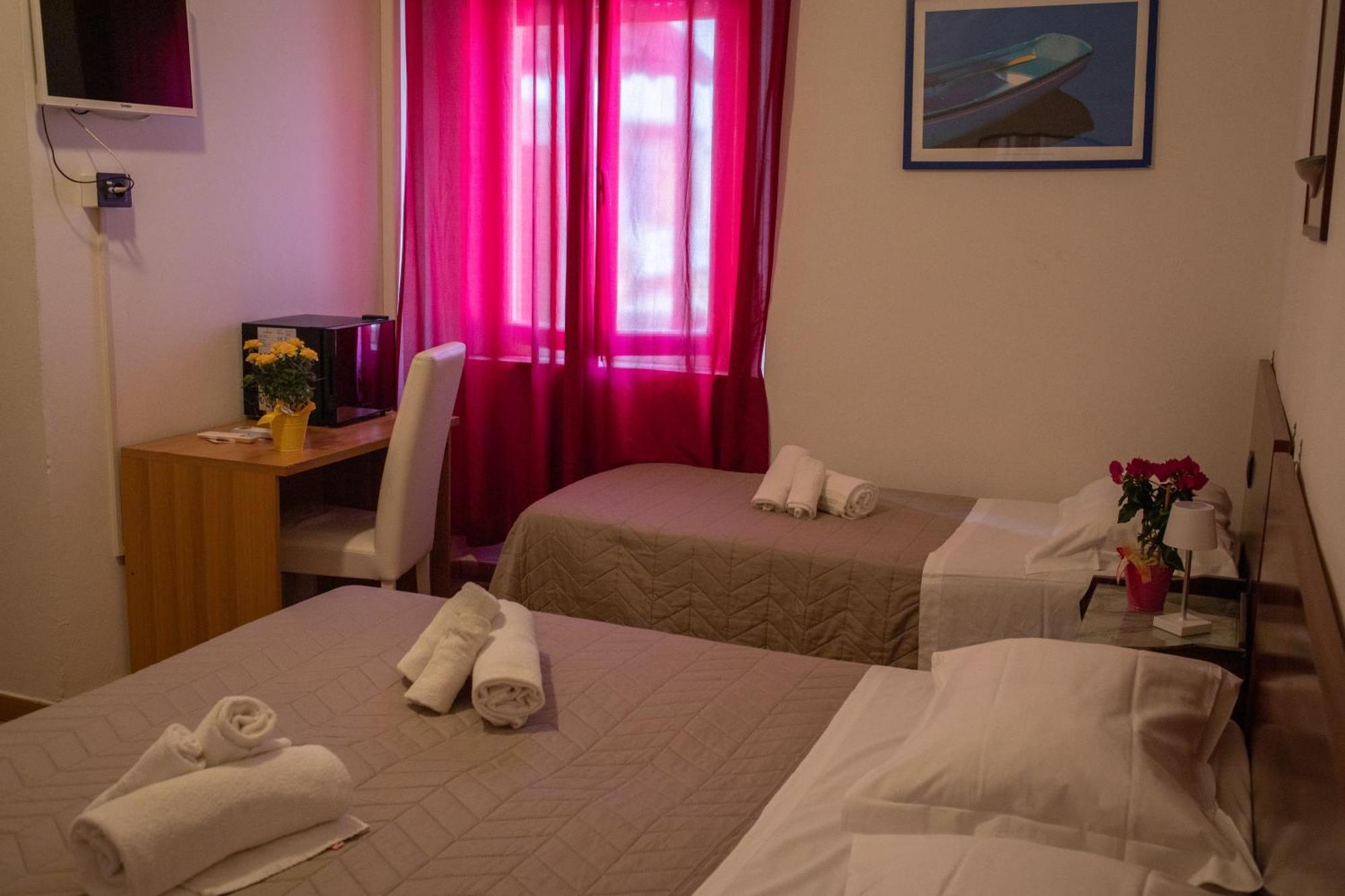 Hotel Ariston Πιομπίνο Εξωτερικό φωτογραφία