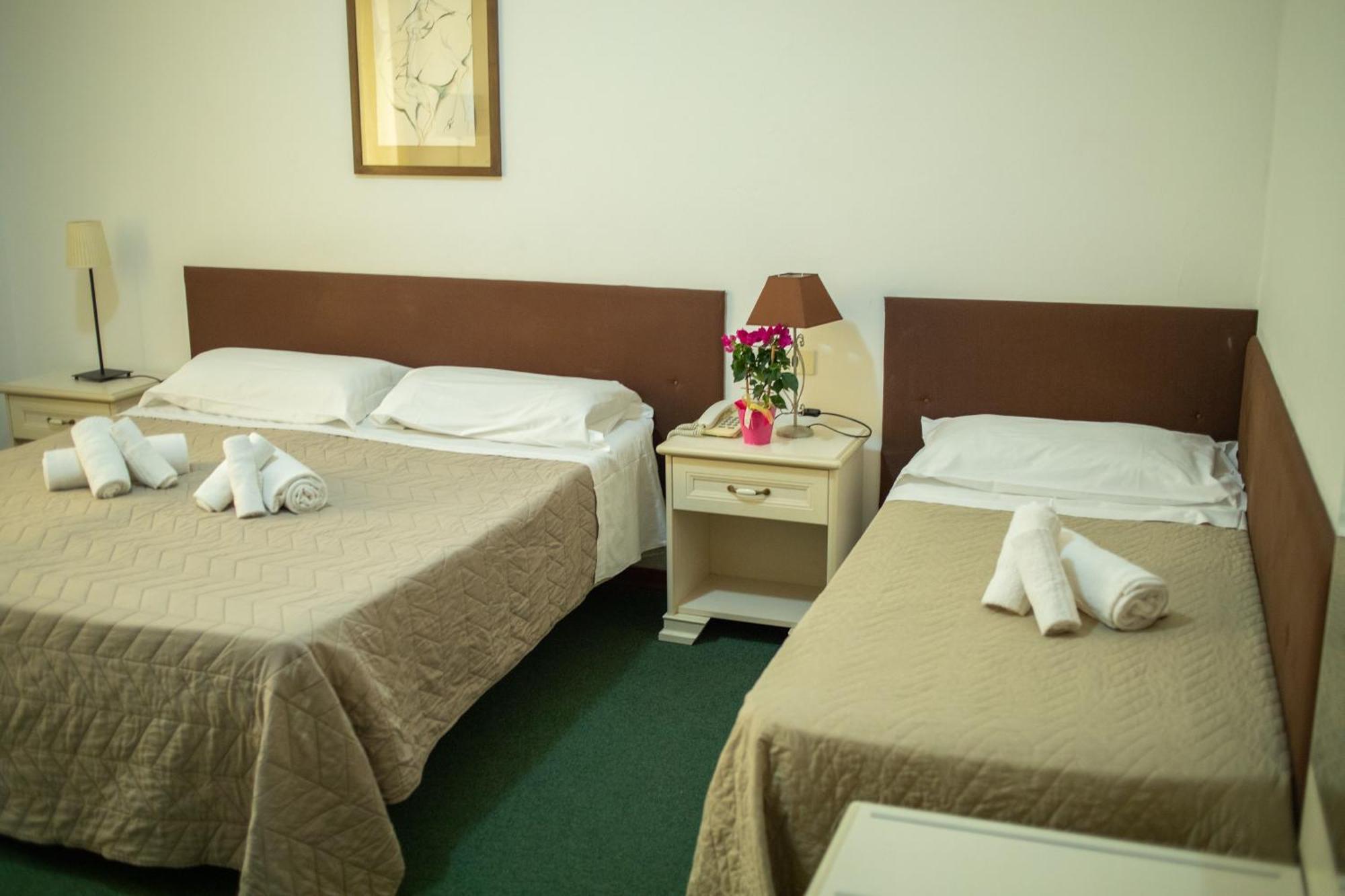 Hotel Ariston Πιομπίνο Εξωτερικό φωτογραφία