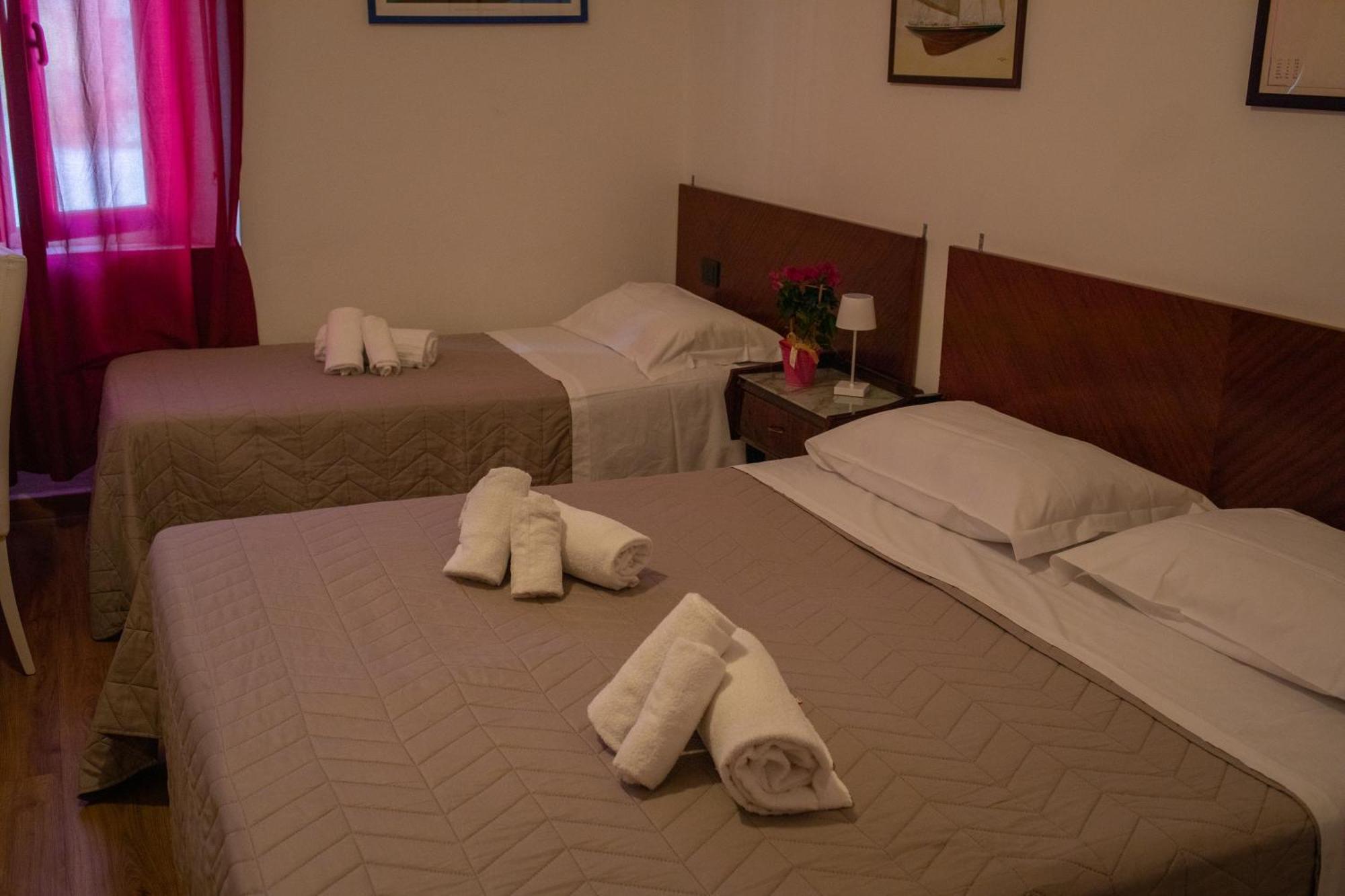 Hotel Ariston Πιομπίνο Εξωτερικό φωτογραφία