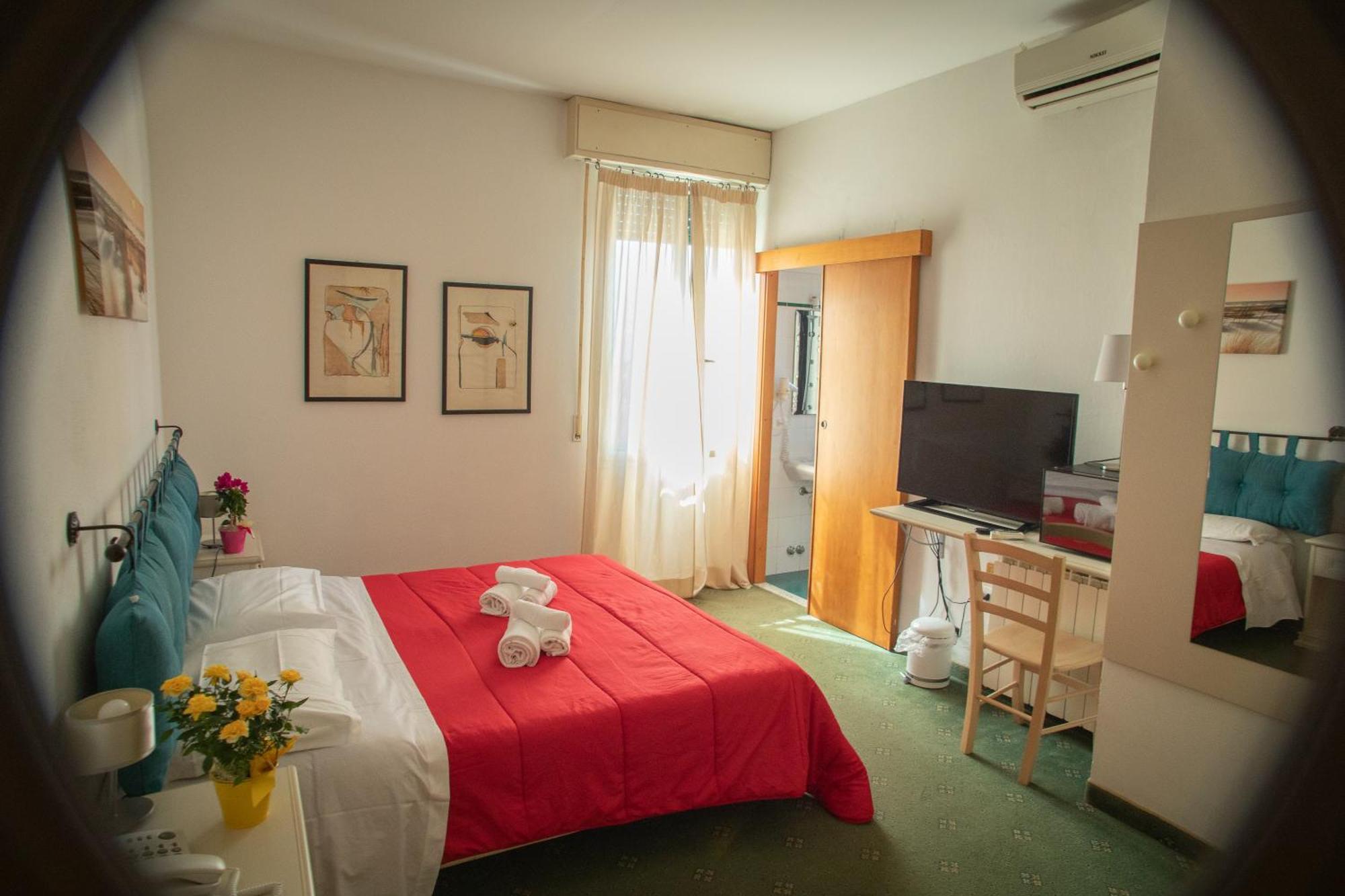 Hotel Ariston Πιομπίνο Εξωτερικό φωτογραφία