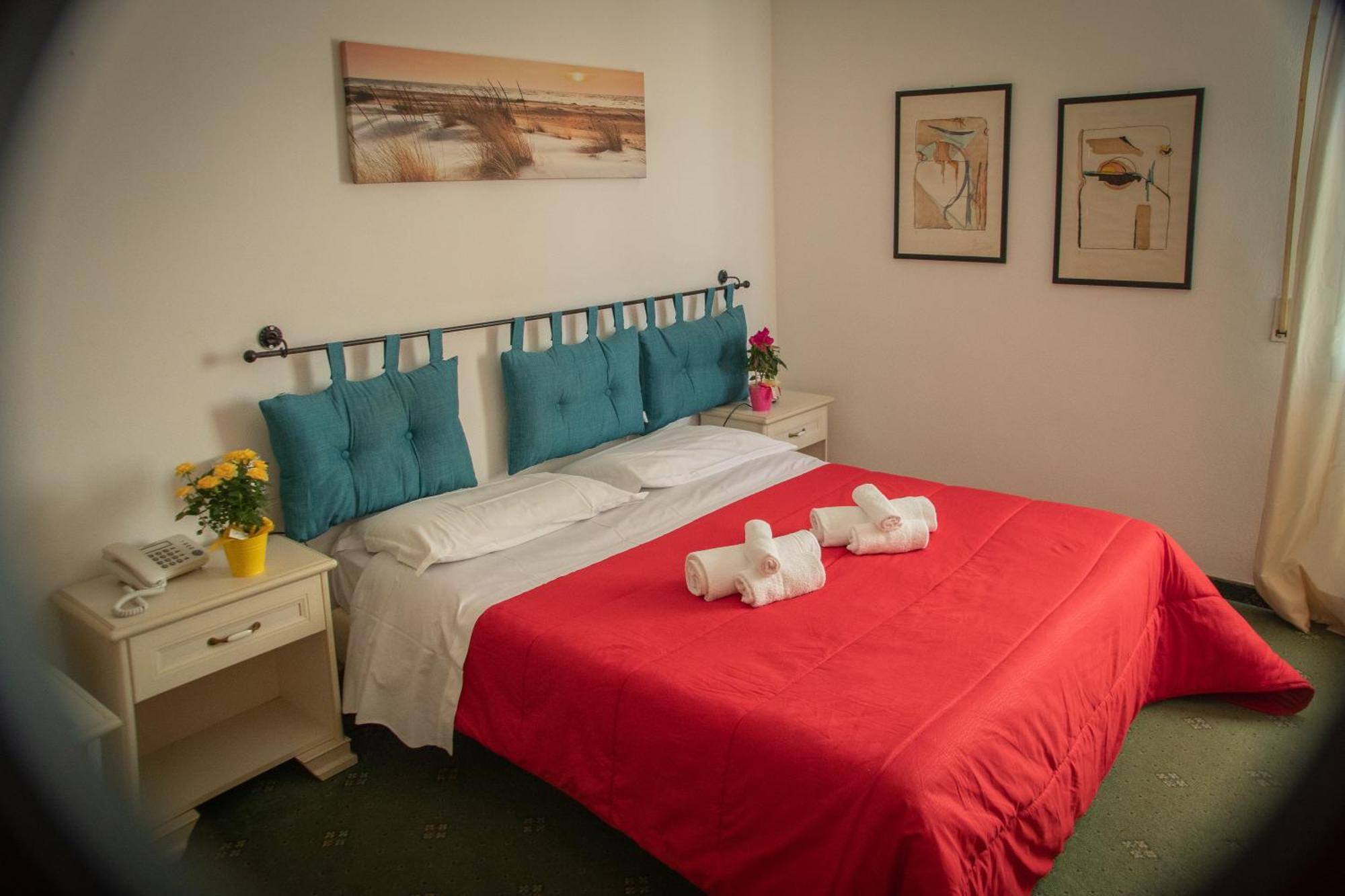 Hotel Ariston Πιομπίνο Εξωτερικό φωτογραφία