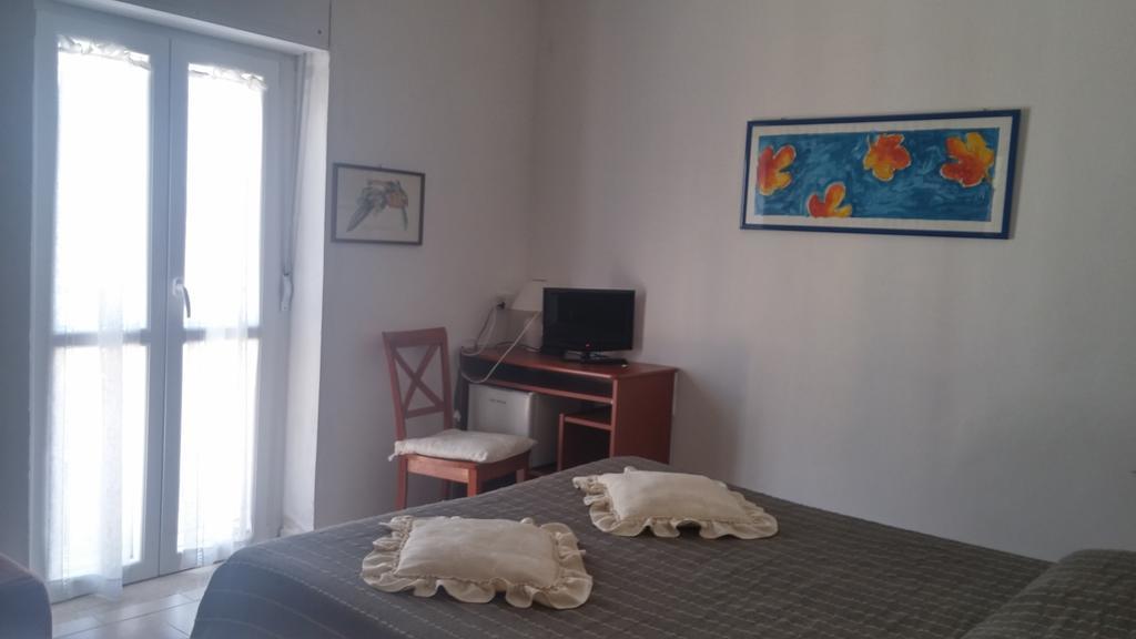 Hotel Ariston Πιομπίνο Εξωτερικό φωτογραφία