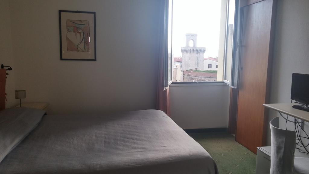 Hotel Ariston Πιομπίνο Εξωτερικό φωτογραφία