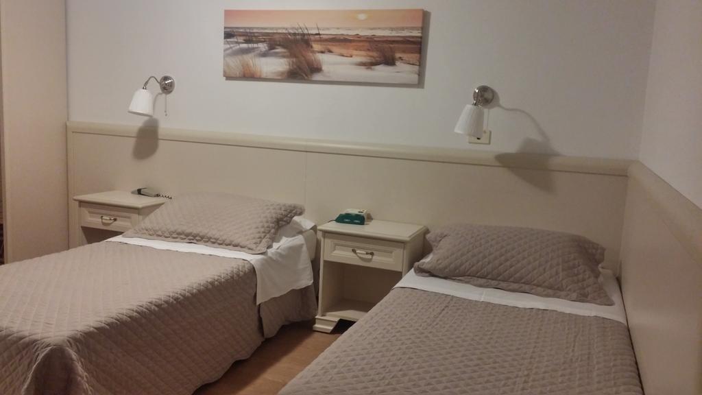 Hotel Ariston Πιομπίνο Εξωτερικό φωτογραφία