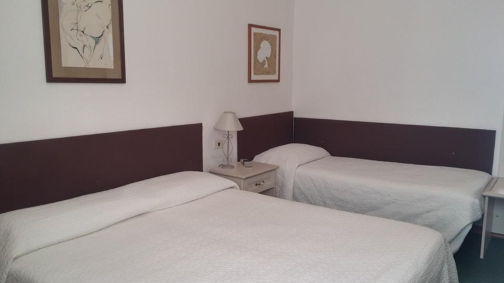 Hotel Ariston Πιομπίνο Εξωτερικό φωτογραφία