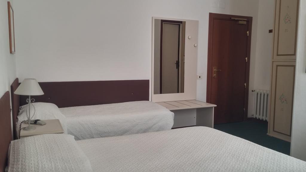 Hotel Ariston Πιομπίνο Εξωτερικό φωτογραφία