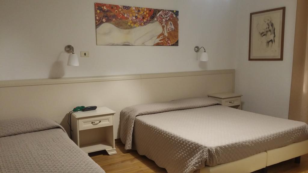 Hotel Ariston Πιομπίνο Εξωτερικό φωτογραφία