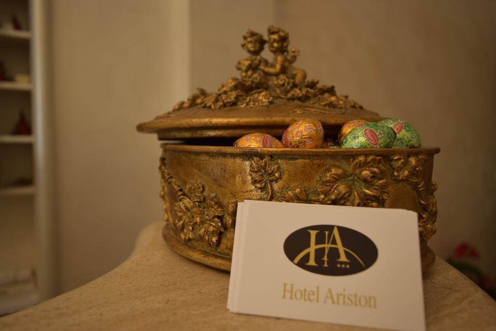 Hotel Ariston Πιομπίνο Εξωτερικό φωτογραφία